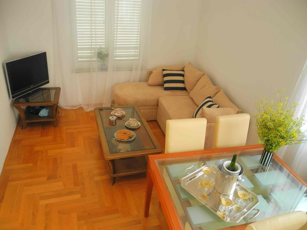 Apartments Antonela Jezera Ngoại thất bức ảnh