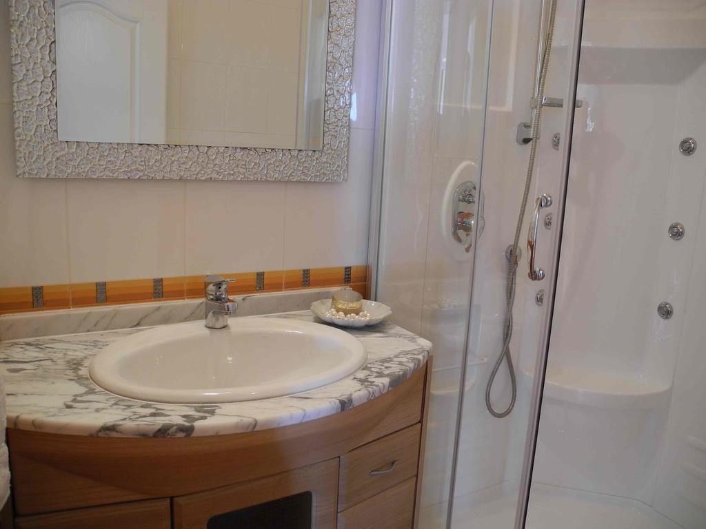 Apartments Antonela Jezera Ngoại thất bức ảnh