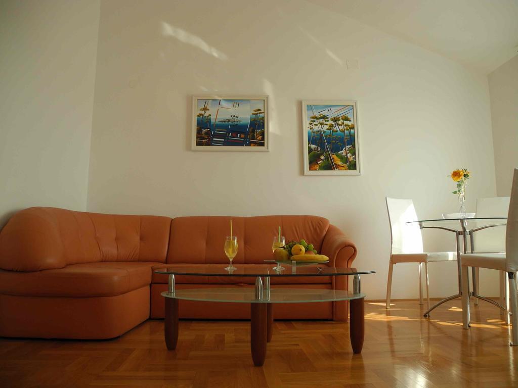 Apartments Antonela Jezera Ngoại thất bức ảnh