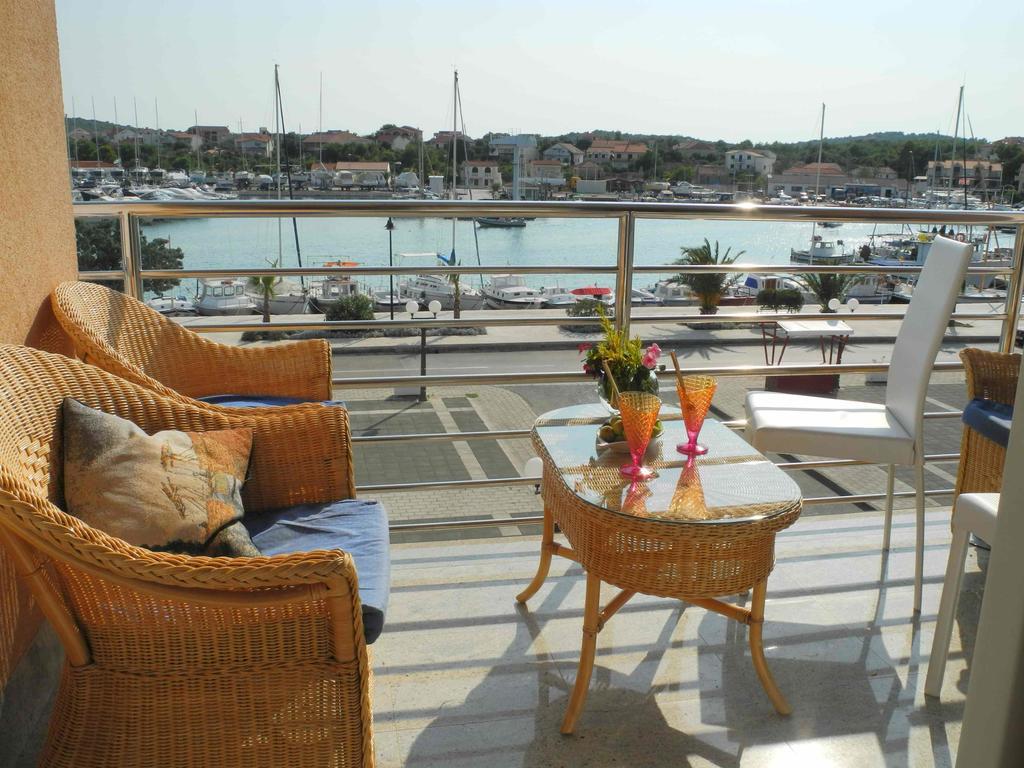 Apartments Antonela Jezera Ngoại thất bức ảnh